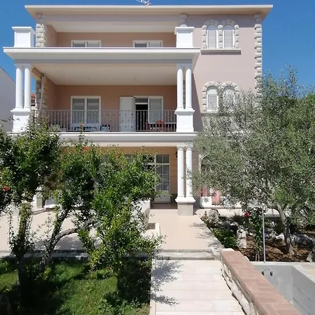 Daire Seafront Family - Sunny Rab Island *
