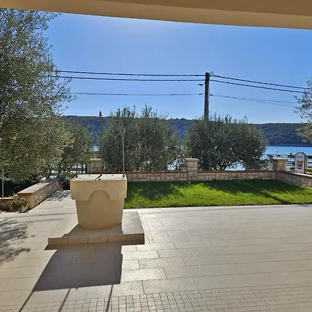 Διαμέρισμα Seafront Family - Sunny Rab Island Ραμπ
