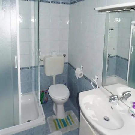 Seafront Family - Sunny Rab Island Apartment *