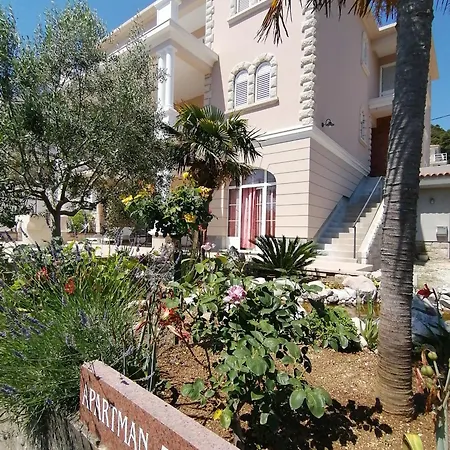 Apartment Seafront Family - Sunny Rab Island Rab Town