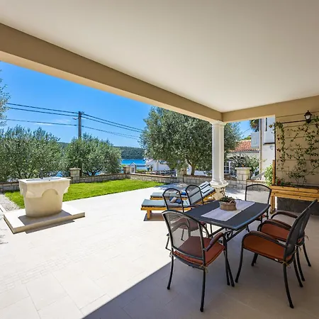 Daire Seafront Family - Sunny Rab Island *