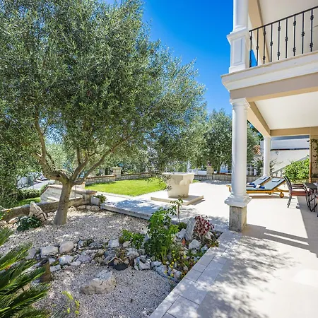 Seafront Family - Sunny Rab Island Daire Supetarska Draga