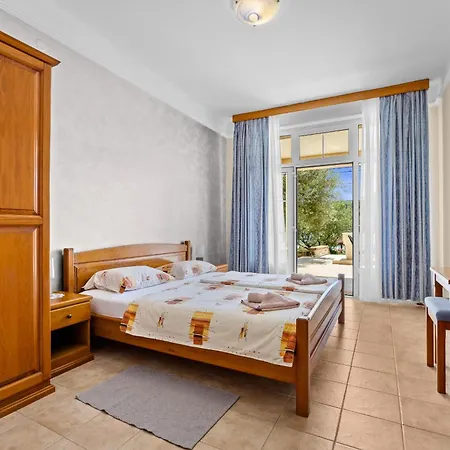 Seafront Family - Sunny Rab Island Daire Supetarska Draga