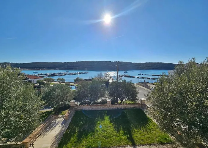 Seafront Family - Sunny Rab Island Appartamento *